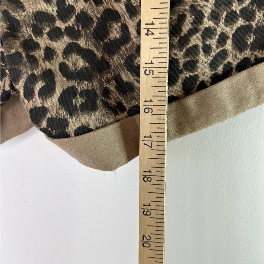 Express stretch shortie high rise leopard shorts size 10 - Picture 9 of 13